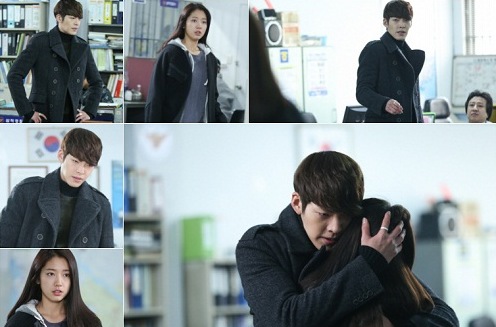 キム・ウビンが突然消えたパク・シネを探し出し、熱く抱きしめた。写真=ファエンダムピクチャーズ