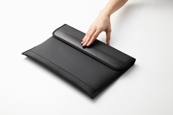 レノボ・ジャパンが10日に発売した「ThinkPad プレミアムケース」