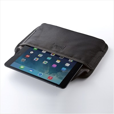 小型アクセサリ類などをゴムバンドで固定して収納できるサンワサプライのタブレット用インナーケース