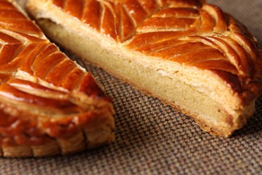 ジョエル・ロブションから新年を祝う仏・伝統菓子「ガレット デ ロワ」が発売