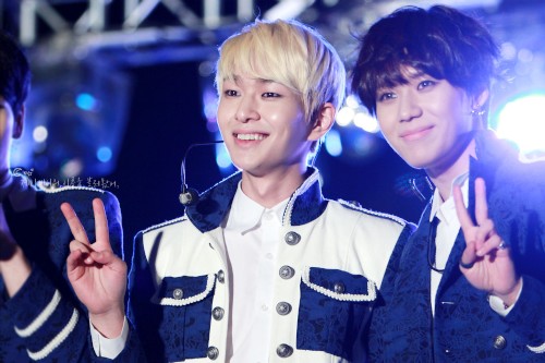 SHINeeのメンバーオニュのファンらが、オニュの誕生日を記念してカンボジアに井戸を寄贈した。（写真提供：ワールドシェア）