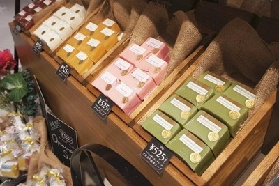 イオンモール幕張新都心店オープンを記念して「ペリカン石鹸」が新商品を発売