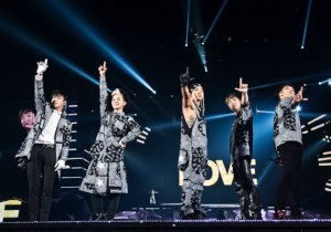 海外アーティスト初となる日本6大ドームツアーを開催中のBIGBANGが、名古屋ドームで8万1千人の観客を動員し、引き続き大盛況で公演を繰り広げている。写真=YGエンターテインメント 海外アーティスト初となる日本6大ドームツアーを開催中のBIGBANGが、名古屋ドームで8万1千人の観客を動員し、引き続き大盛況で公演を繰り広げている。写真=YGエンターテインメント