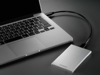 I-O DATAが2014年1月上旬に発売する厚さ7mmの2.5インチポータブルHDD「カクうす7(HDPU-UTシリーズ)」 I-O DATAが2014年1月上旬に発売する厚さ7mmの2.5インチポータブルHDD「カクうす7(HDPU-UTシリーズ)」