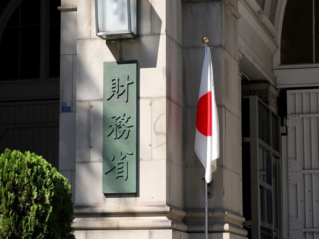 18日に財務省により発表された11月貿易統計速報によれば、貿易収支(原数値)は1兆2929億円の赤字となったことが分かった