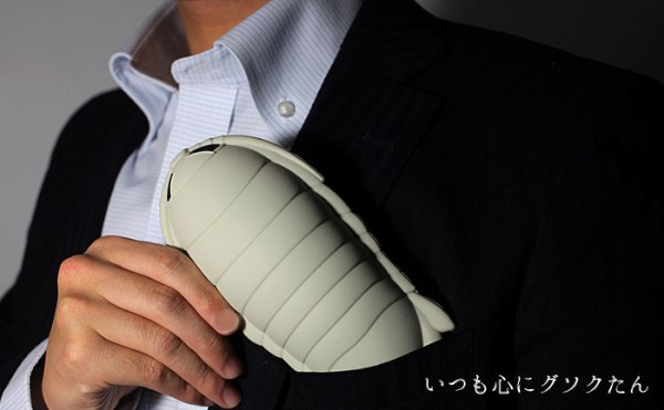 深海のキモカワアイドルとしてネット住民の熱い注目を集めている「ダイオウグソクムシ」をかたどったiPhoneケースが登場した。