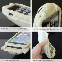 深海のキモカワアイドルとしてネット住民の熱い注目を集めている「ダイオウグソクムシ」をかたどったiPhoneケースが登場した。