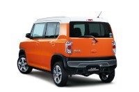マツダが2014年1月31日に発売するSUVタイプの軽自動車「マツダ フレアクロスオーバー」(写真提供:マツダ) マツダが2014年1月31日に発売するSUVタイプの軽自動車「マツダ フレアクロスオーバー」(写真提供:マツダ)