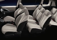 マツダが26日発売したミニバン「マツダ プレマシー」の特別仕様車「20S-SKYACTIV CELEBLE(セレーブル)」(写真提供:マツダ) マツダが26日発売したミニバン「マツダ プレマシー」の特別仕様車「20S-SKYACTIV CELEBLE(セレーブル)」(写真提供:マツダ)
