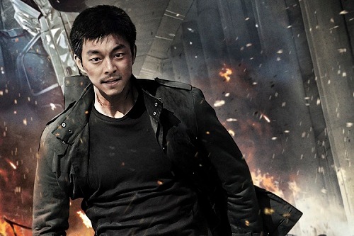 コン・ユのアクション初挑戦作ということで話題を集めている映画『容疑者』が、公開初日に33万3,813人を動員し、熱い興行旋風を巻き起こしている。