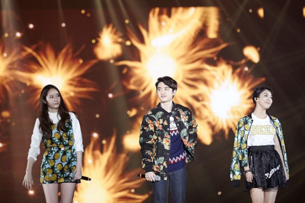 f(x)とEXOが、スペシャルジョイントコンサートを通じて、ファンに忘れられないクリスマスの思い出をプレゼントした。写真＝SMエンターテインメント