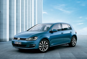 2013年6月日本デビューした新型VW「Golf TSI Highline」。ダウンサイジングコンセプトの1.4リッターターボエンジンを搭載する。 2013年6月日本デビューした新型VW「Golf TSI Highline」。ダウンサイジングコンセプトの1.4リッターターボエンジンを搭載する。