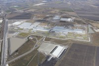 マツダが量産を開始したメキシコ合衆国グアナファト州サラマンカ市に位置する新工場「Mazda de Mexico Vehicle Operation」の全景(写真提供:マツダ) マツダが量産を開始したメキシコ合衆国グアナファト州サラマンカ市に位置する新工場「Mazda de Mexico Vehicle Operation」の全景(写真提供:マツダ)