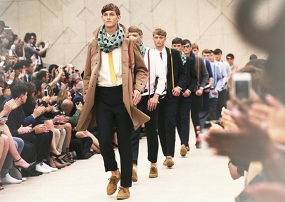 「バーバリープローサム(BURBERRY PRORSUM)」 2014年秋冬メンズコレクションをロンドンから中継