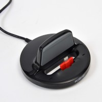 サンコーが発売した「ケースカバー対応iPhone 5 / 5s / 5cクレードル」