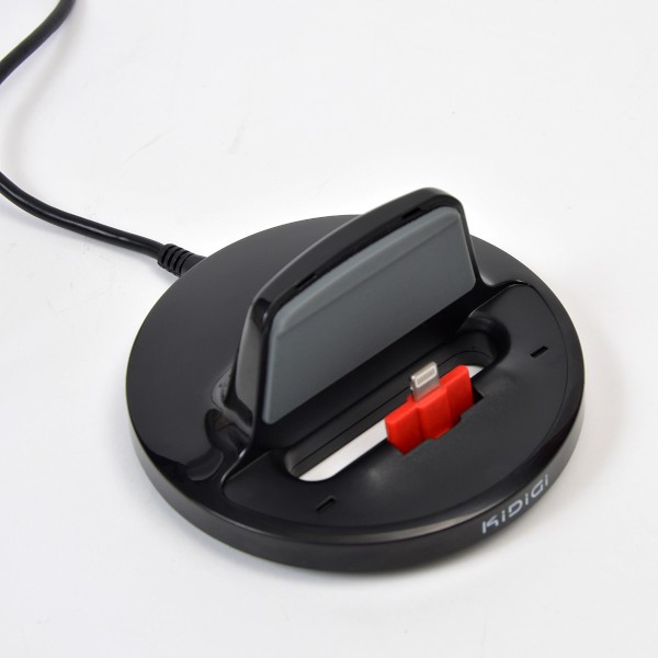 サンコーが発売した「ケースカバー対応iPhone 5 / 5s / 5cクレードル」