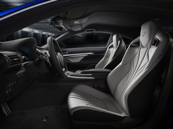 トヨタ自動車が2014年北米国際自動車ショーに出展する新型高性能クーペ「LEXUS RC F」（写真提供：トヨタ自動車）