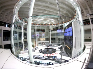 売買代金は13日連続で2兆円を超え、売買高は3日連続で30億株超え商いはにぎわいを取り戻している。