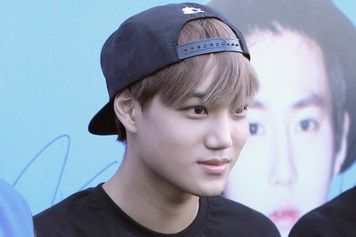 アイドルグループEXO（エクソ）のメンバー、カイの誕生日にファンが世界的な寄付を行った。