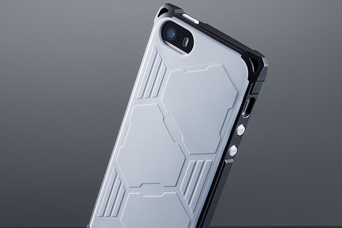 四隅のダンパーで落下時の衝撃を抑えるサンワサプライのiPhone 5s / 5ケース「200-PDA135GY」