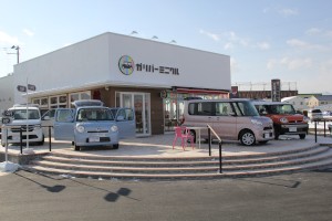 ガリバー カフェ併設の女性向け軽自動車専門店 ガリバーミニクル 財経新聞