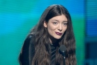 【第56回グラミー賞】最優秀楽曲賞はロードの「ロイヤルズ」が受賞