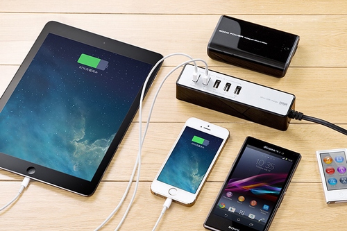 スマートフォンやタブレットなどを最大5台まで同時に充電することができるサンワダイレクトのUSB充電器「5ポートUSB充電器 700-AC007シリーズ」