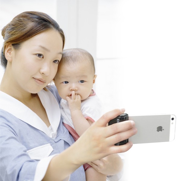 iPhone 5 / 5s用のカメラグリップ「iPhone Shutter AB GRIP 2」