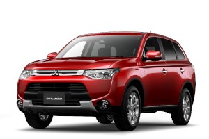 三菱自動車が一部改良して31日に発売したミッドサイズSUV「アウトランダー」 三菱自動車が一部改良して31日に発売したミッドサイズSUV「アウトランダー」