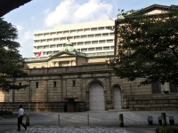 28日に日本銀行が発表した2013年12月の企業向けサービス価格指数は97.0であり、前年比で1.3%アップとなったことが分かった。こうしてアップとなるのは8ヶ月連続のことで、さらにプラス幅は08年8月の前年比1.7%アップ以来の大きさとなった