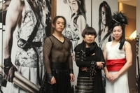 コシノジュンコ ドラム・ダンス・エンターテインメント集団TAOを激励