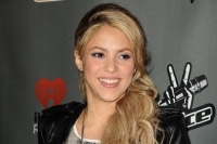 シャキーラ、リアーナと共演のセクシー新曲MVを公開