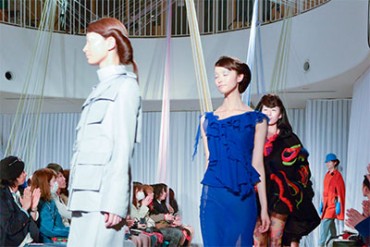 エスモードの作品展示＆卒コレが大阪で開催 - リトゥン山縣＆ミキオサカベによるトークショーも