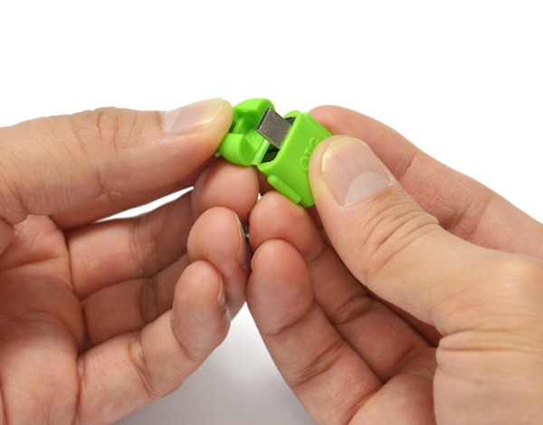 グーグルのAndroidのイメージキャラクター「ドロイド君」をモチーフにした「USB OTG （USB On-The-Go）アダプター」