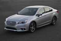 北米市場を意識したミッドサイズの新型レガシィ。その全長×全高×全幅は、4796×1840×1500mm。ホイールベースは2750mm。このサイズは現行モデルに比べて、およそ50mm長く、60mm広い。