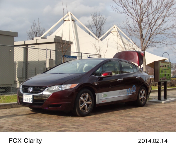 ホンダの燃料電池電気自動車「FCXクラリティ」（写真提供：ホンダ）