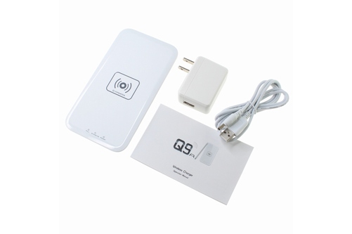 置くだけでスマートフォンが充電できるワイヤレス充電器「DN-84876」