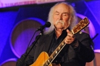 デヴィッド・クロスビー、心臓手術のため公演を延期