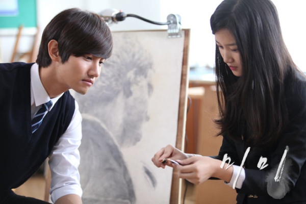 企画アルバムSM THE BALLADのタイトルトラック『息』に続き、収録曲『僕が欲深だった』のPVが公開された。写真＝SMエンターテインメント