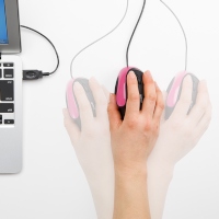 手首や肩への負担を軽減したエルゴノミクスマウス「エルゴ ミニマウス 400-MA057シリーズ」 手首や肩への負担を軽減したエルゴノミクスマウス「エルゴ ミニマウス 400-MA057シリーズ」