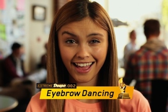「眉毛ダンシング(Eyebrow Dancing)」のサラ・エレン（Sarah Ellen）さん
