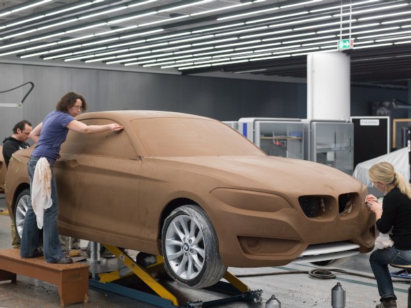 ニューBMW 2 シリーズ クーペのクレイ・モデリングの過程