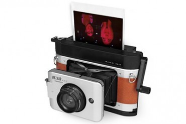 インスタントと中判フィルムが楽しめる1台2役の中判カメラ