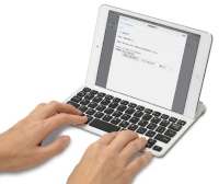 日本トラストテクノロジー(JTT)の「iPad mini&mini Retina 用 光るワイヤレス キーボード Bookey Light ホワイト」 日本トラストテクノロジー(JTT)の「iPad mini&mini Retina 用 光るワイヤレス キーボード Bookey Light ホワイト」
