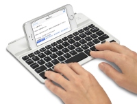 日本トラストテクノロジー(JTT)の「iPad mini&mini Retina 用 光るワイヤレス キーボード Bookey Light ホワイト」 日本トラストテクノロジー(JTT)の「iPad mini&mini Retina 用 光るワイヤレス キーボード Bookey Light ホワイト」
