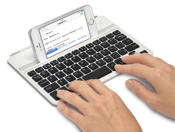 日本トラストテクノロジー（JTT）の「iPad mini＆mini Retina 用 光るワイヤレス キーボード Bookey Light ホワイト」