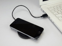 iPhoneをワイヤレスで充電することができる『【attach】Wireless Charging SET for iPhone 5s / 5 / iPhone 5c / iPod touch』