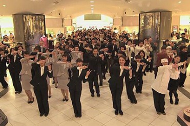 伊勢丹スタッフが真面目に踊る！矢野顕子の歌う新プロモーションビデオ「ISETAN-TAN」