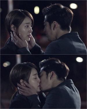 ユン・ゲサンとハン・ジヘの切ない愛がスタートする。写真=ドリームE&M ユン・ゲサンとハン・ジヘの切ない愛がスタートする。写真=ドリームE&M