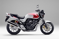 ホンダがモデルチェンジして発売する「CB400 SUPER FOUR」（写真提供：ホンダ）